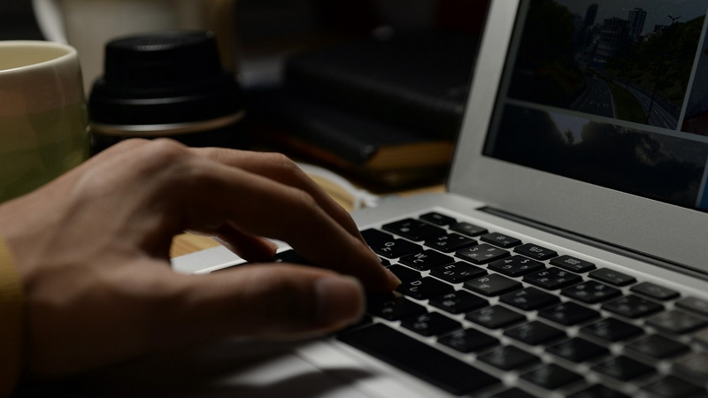 can i download hbomax shows to my laptop online_1